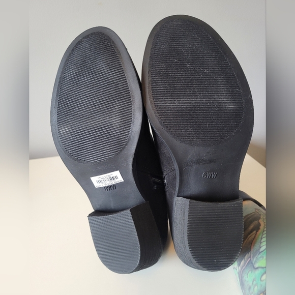 Torrid Black Faux Suede Vcut Bootie, BNWT, Size 6 - Picture 10 of 11